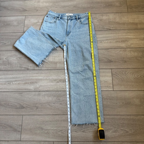 Abercrombie & Fitch Women’s The ’90s Relaxed High-Rise Jeans Size 8 Classic Wash - Picture 3 of 8